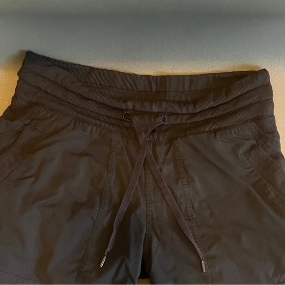 Lululemon Dance Studio Black LINED Women'sSz 6 Mid- Rise Pants - Picture 4 of 10